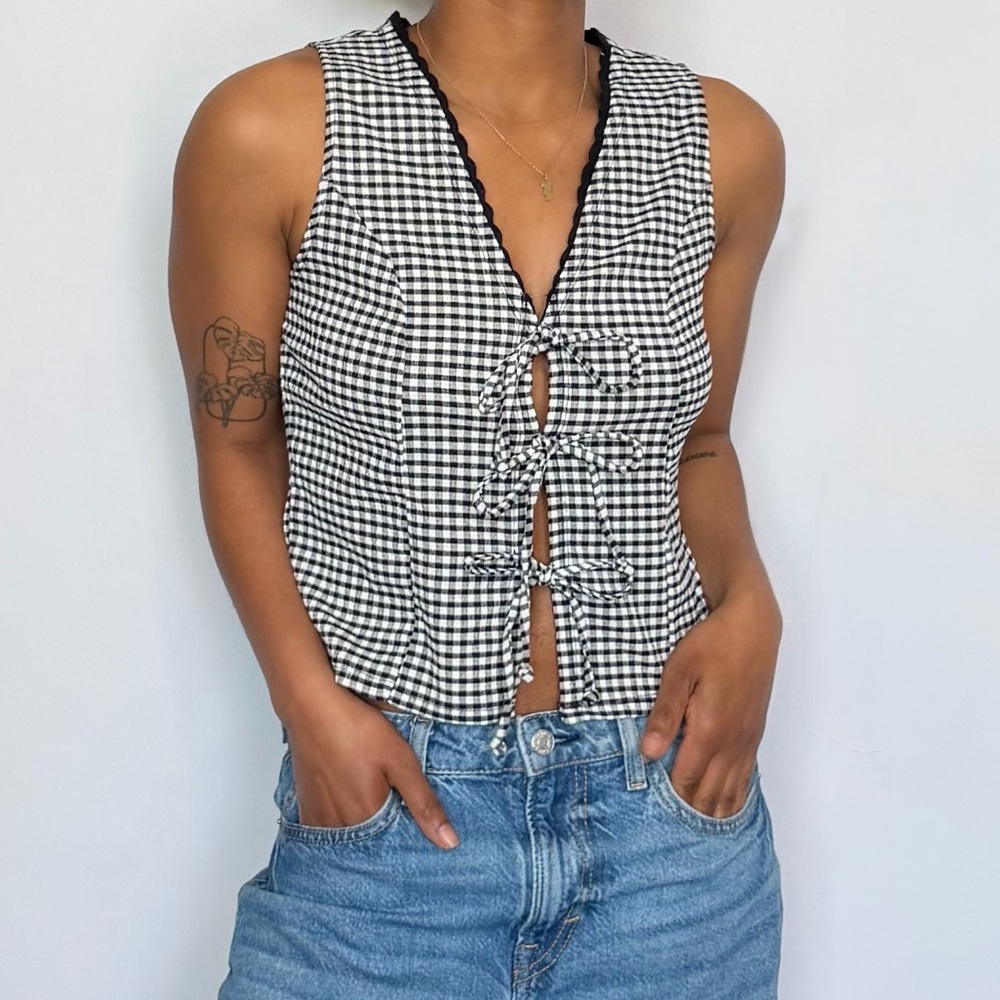 B&W Gingham Sleeveless Top - Picture 5 of 7
